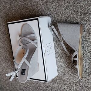 Sz 11 whbm wedge sandals